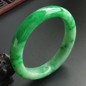 (超值推荐)糯冰种飘翠手镯(57mm)