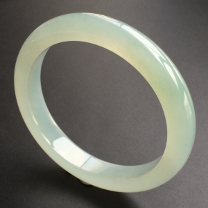 (超值推荐)糯冰种晴水手镯(56.5mm)