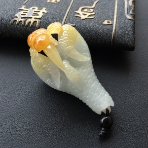 (超值推荐)糯冰种黄翡抓财手挂件