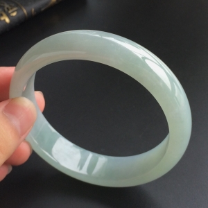 (超值推荐)糯冰种晴水手镯(64.1mm)