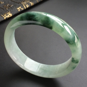 (超值推荐)糯冰种飘花手镯(61.6mm)