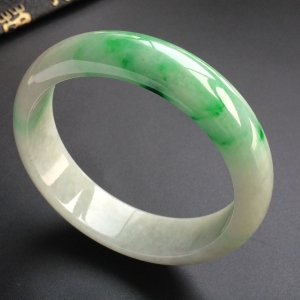 (超值推荐)糯冰种飘翠手镯(58.3mm)