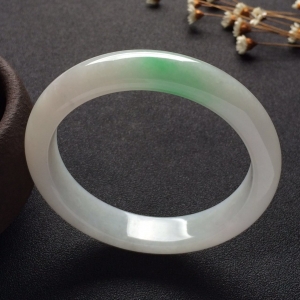 （超值推荐）糯冰种略飘翠手镯（55.5mm）