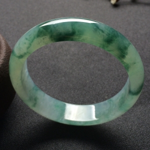 （超值推荐）糯冰种飘花手镯（58.7mm）