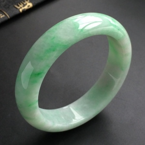 (超值推荐)糯冰种飘翠手镯(57.5mm)