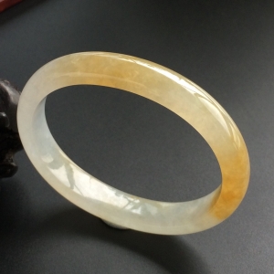 (超值推荐)糯冰种黄翡贵妃镯(53.2mm-45.2mm)