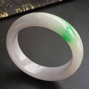 (超值推荐)糯冰种淡春带彩手镯(56.5mm)