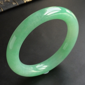 (超值推荐)糯冰种绿晴水圆条手镯(55.5mm)