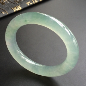 (超值推荐)冰种略飘花圆条手镯(53.8mm)