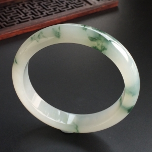 (超值推荐)糯冰种飘花手镯(57.5mm)