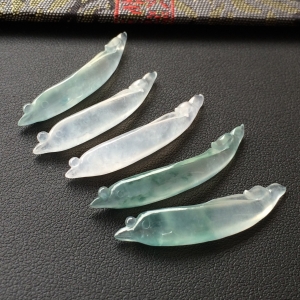 (超值推荐)冰种飘花/白色海豚挂件/胸坠面/耳坠面一批走