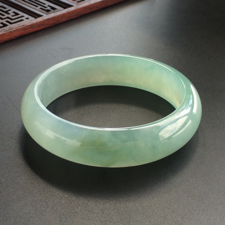 (超值推荐)糯冰种晴水手镯(57.7mm)