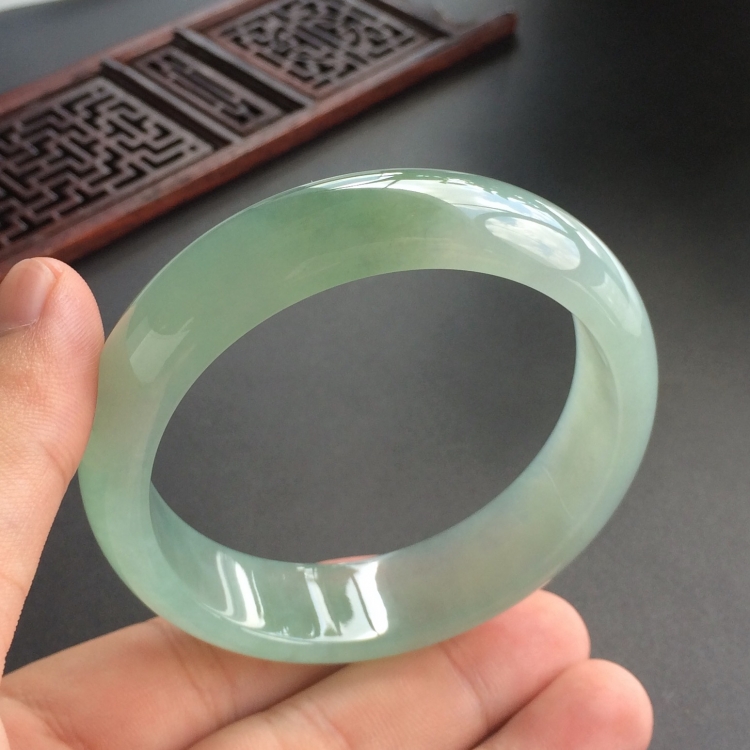 (超值推荐)糯冰种晴水手镯(57.7mm)