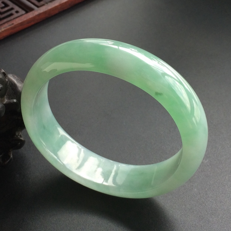 (超值推荐)糯冰种飘花贵妃镯(53.5mm-48.5mm)