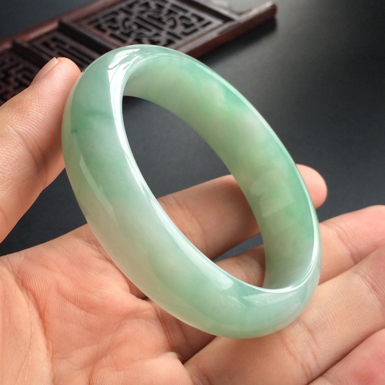 (超值推荐)糯冰种飘花贵妃镯(53.5mm-48.5mm)