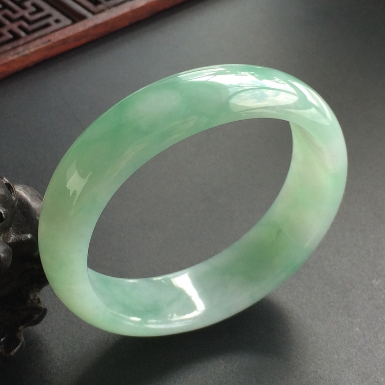 (超值推荐)糯冰种飘花贵妃镯(53.5mm-48.5mm)