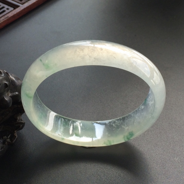 (超值推荐)冰玻种飘花贵妃镯(56.3mm-46.6mm)
