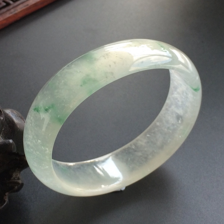 (超值推荐)冰玻种飘花贵妃镯(56.3mm-46.6mm)