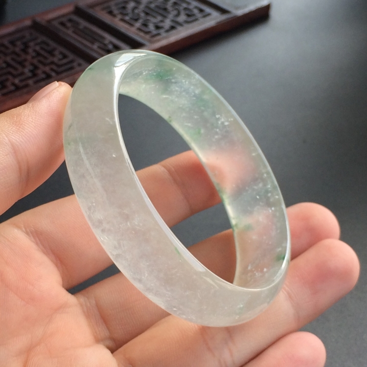 (超值推荐)冰玻种飘花贵妃镯(56.3mm-46.6mm)