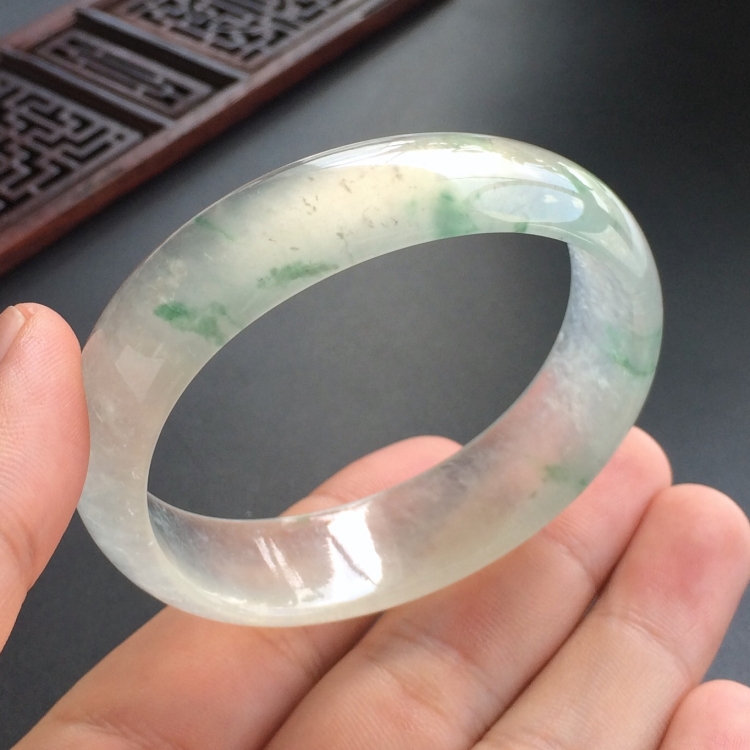 (超值推荐)冰玻种飘花贵妃镯(56.3mm-46.6mm)