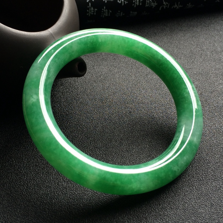 （超值推荐）糯冰种豆绿圆条手镯（57.4mm）