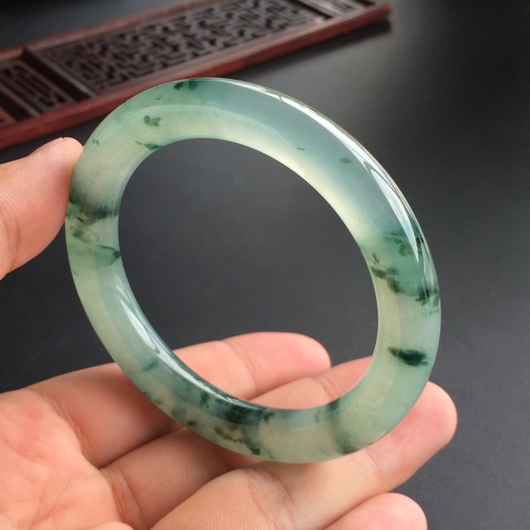 (超值推荐)糯冰种飘花圆条手镯(54mm)