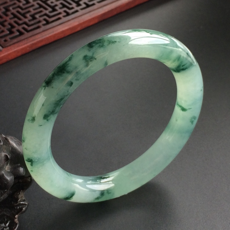 (超值推荐)糯冰种飘花圆条手镯(54mm)