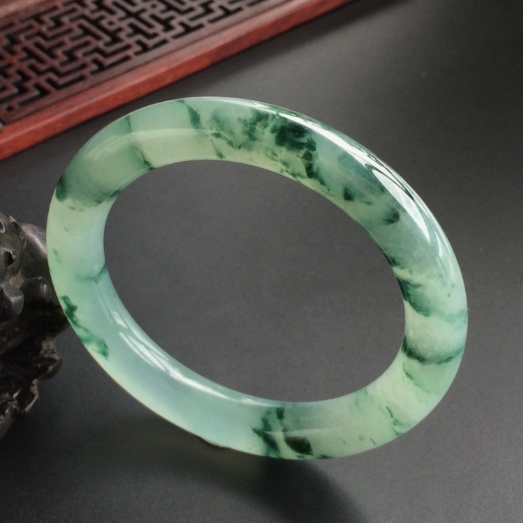 (超值推荐)糯冰种飘花圆条手镯(54mm)