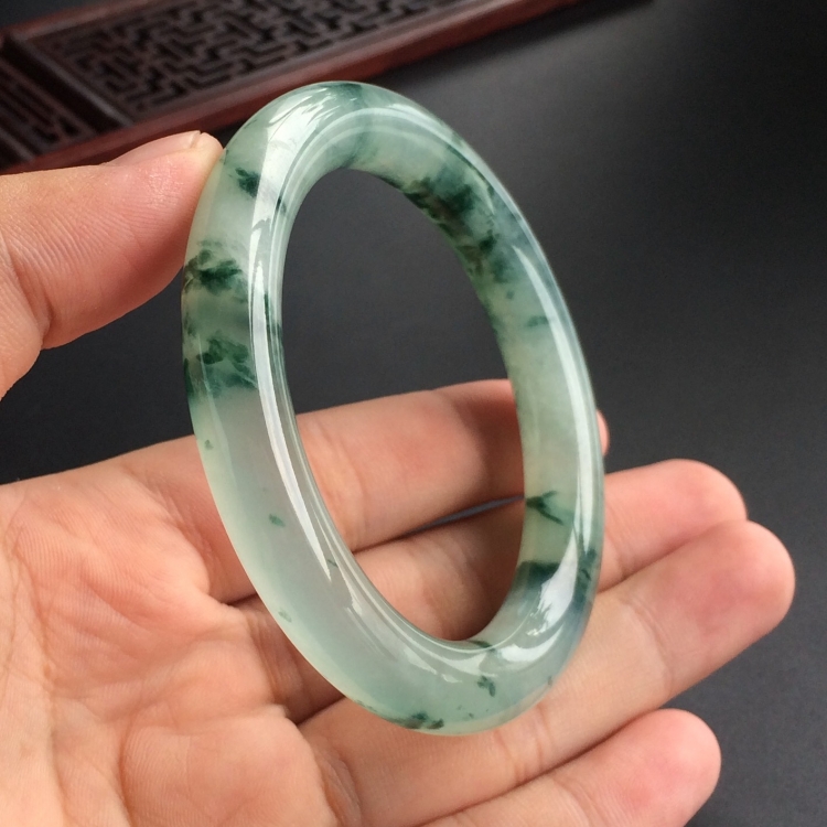 (超值推荐)糯冰种飘花圆条手镯(54mm)