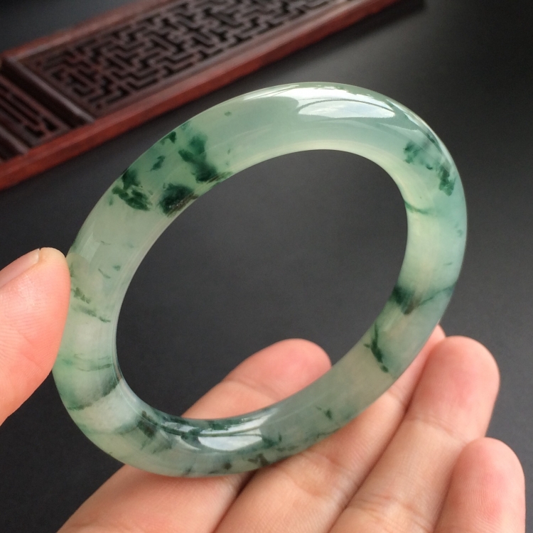 (超值推荐)糯冰种飘花圆条手镯(54mm)