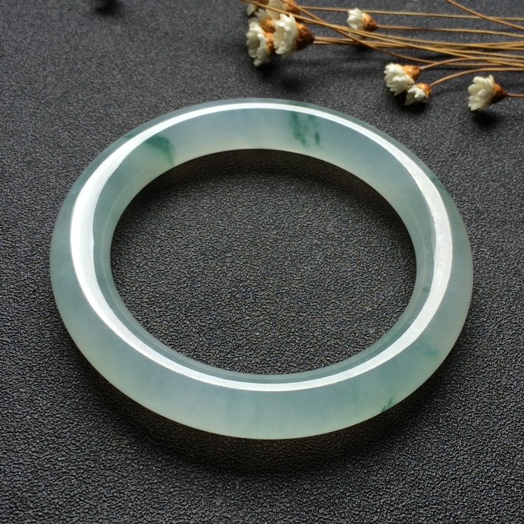 （超值推荐）冰种略飘花圆条手镯（55.3mm)
