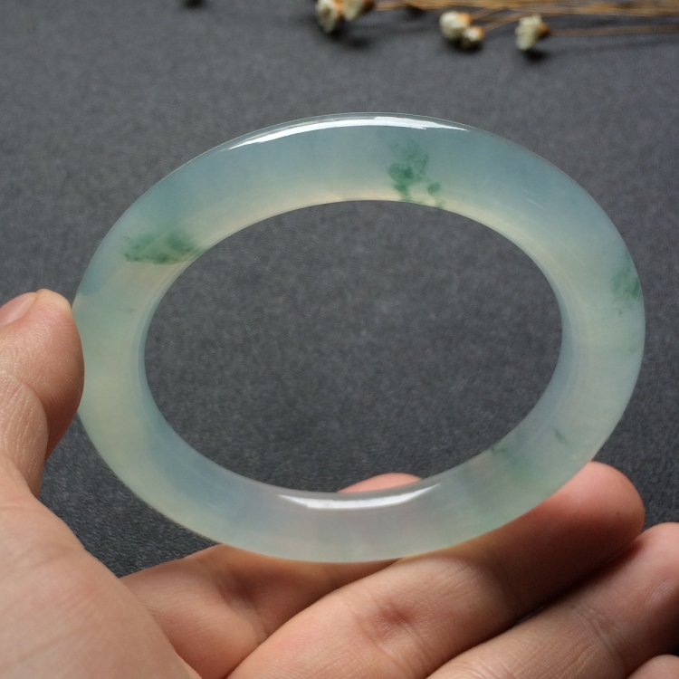 （超值推荐）冰种略飘花圆条手镯（55.3mm)