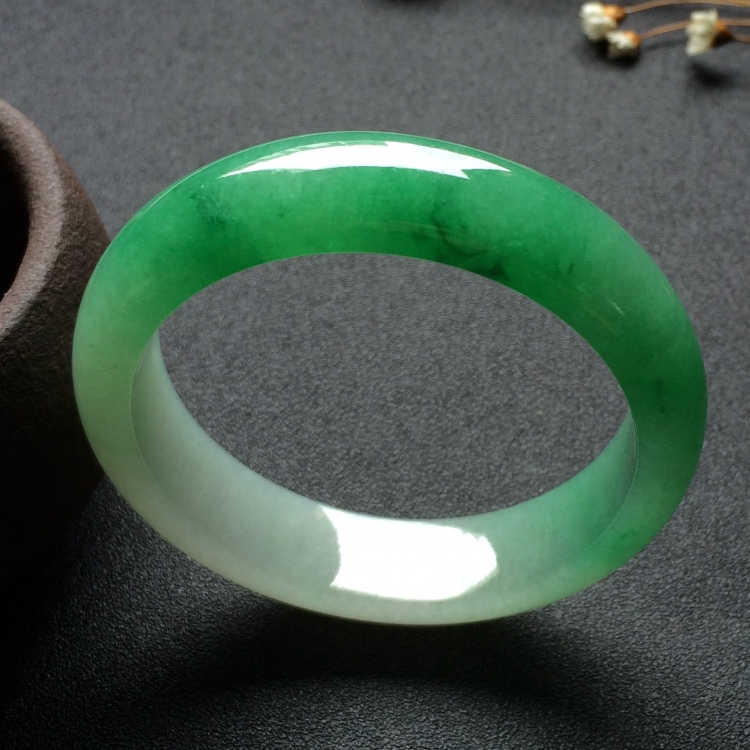 (超值推荐）糯冰种翠色飘花手镯（53.2mm)