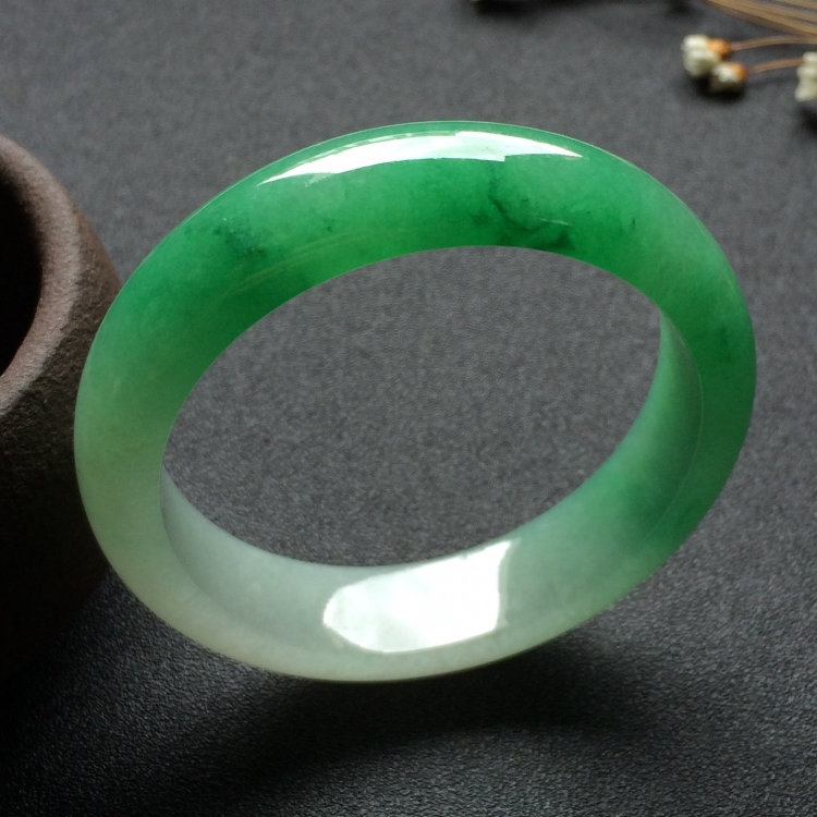 (超值推荐）糯冰种翠色飘花手镯（53.2mm)