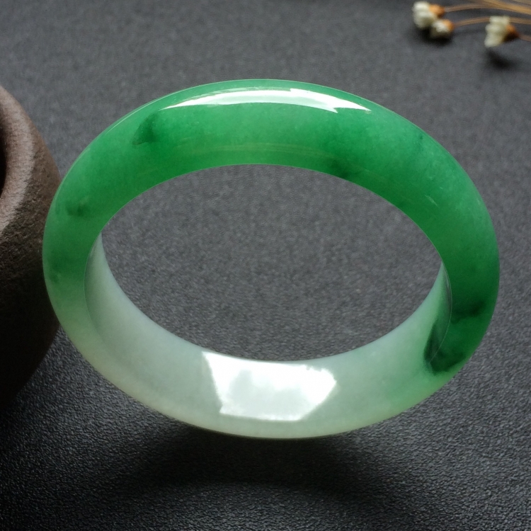 (超值推荐）糯冰种翠色飘花手镯（53.2mm)