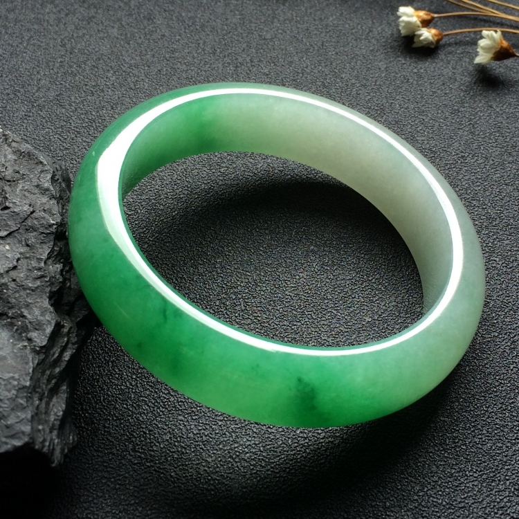 (超值推荐）糯冰种翠色飘花手镯（53.2mm)