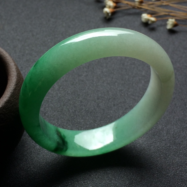 （超值推荐）糯冰种翠色飘花手镯（56.8mm)