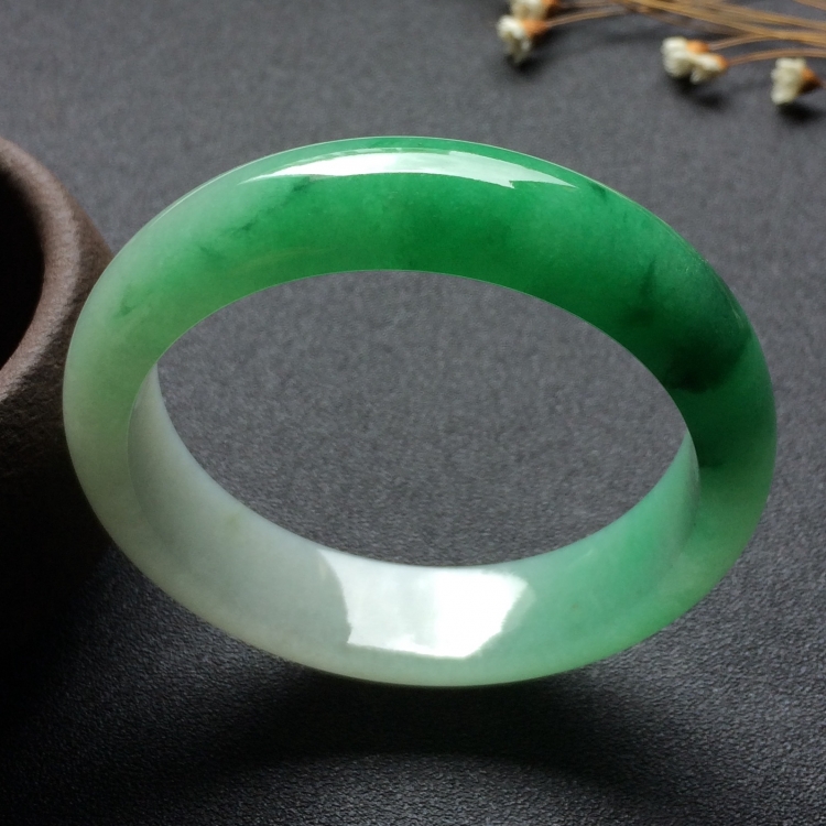 （超值推荐）糯冰种翠色飘花手镯（56.8mm)