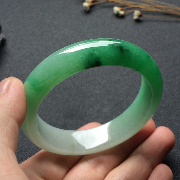 （超值推荐）糯冰种翠色飘花手镯（56.8mm)