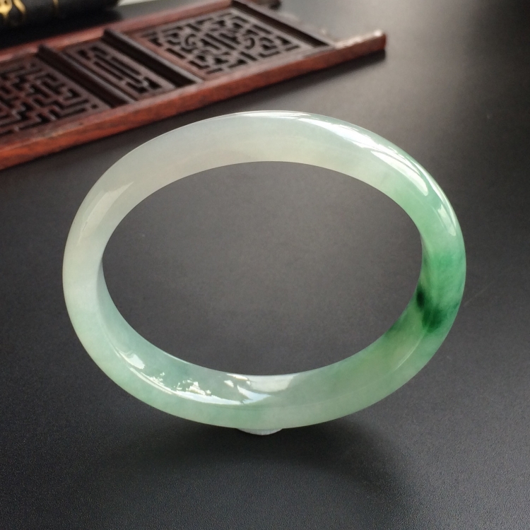 (超值推荐)糯冰种飘花贵妃镯(54.7mm-47mm)
