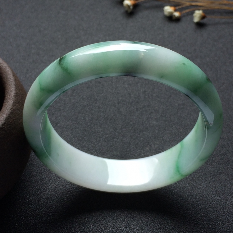 （超值推荐）糯冰种飘花手镯（59mm)