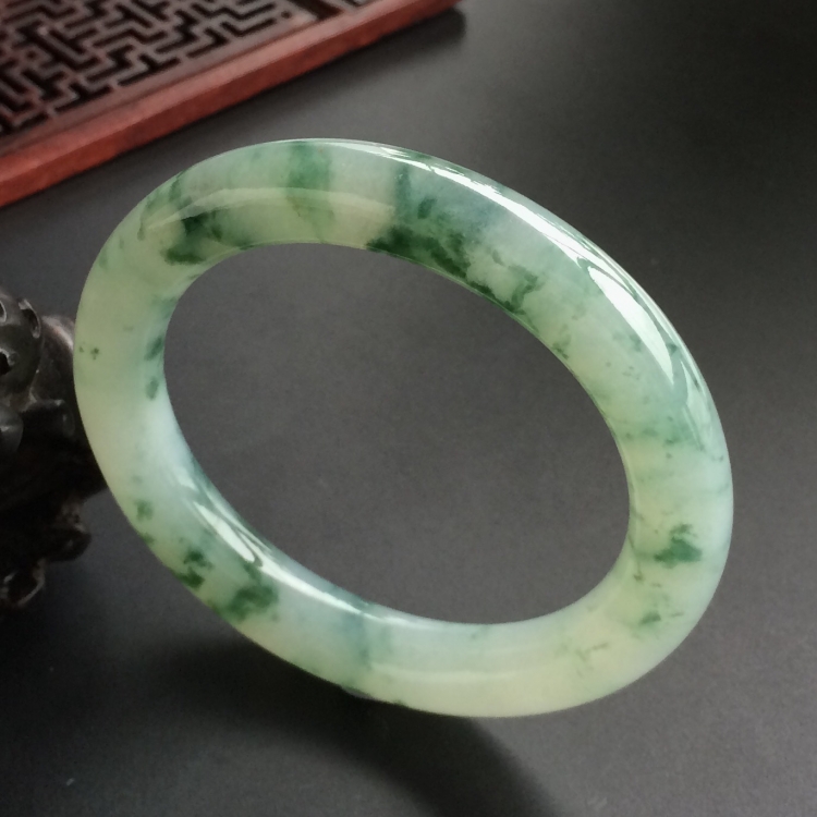 (超值推荐)糯冰种飘花圆条手镯(53.9mm)