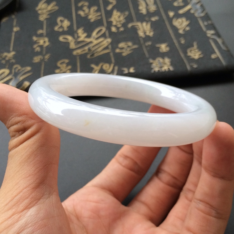 (超值推荐)糯冰种白色圆条手镯(54.8mm)