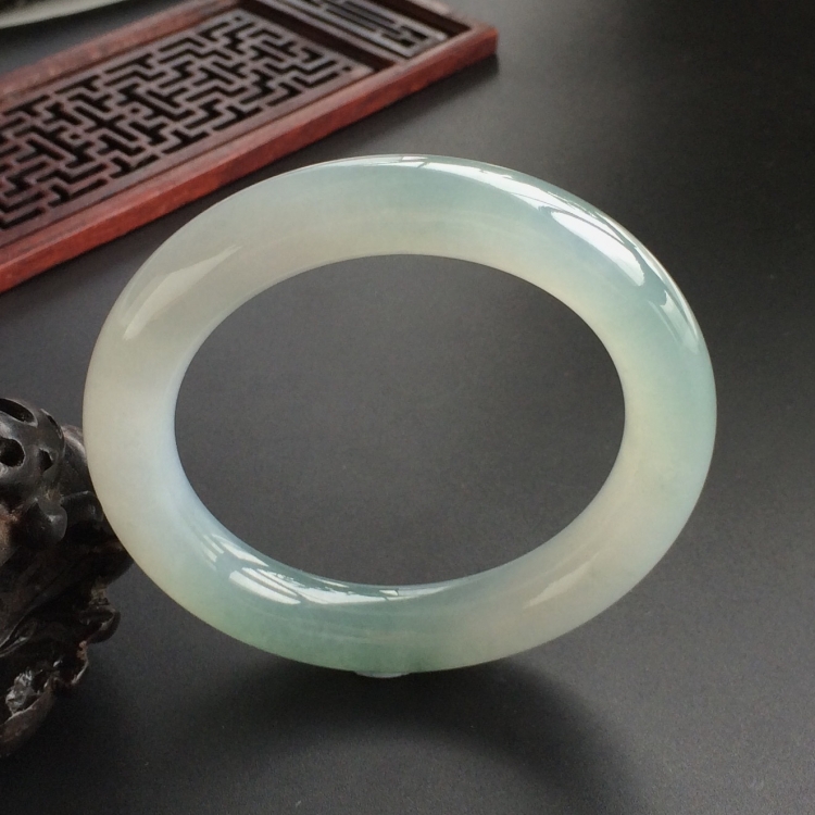 (超值推荐)糯冰种晴水圆条手镯(56.6mm)