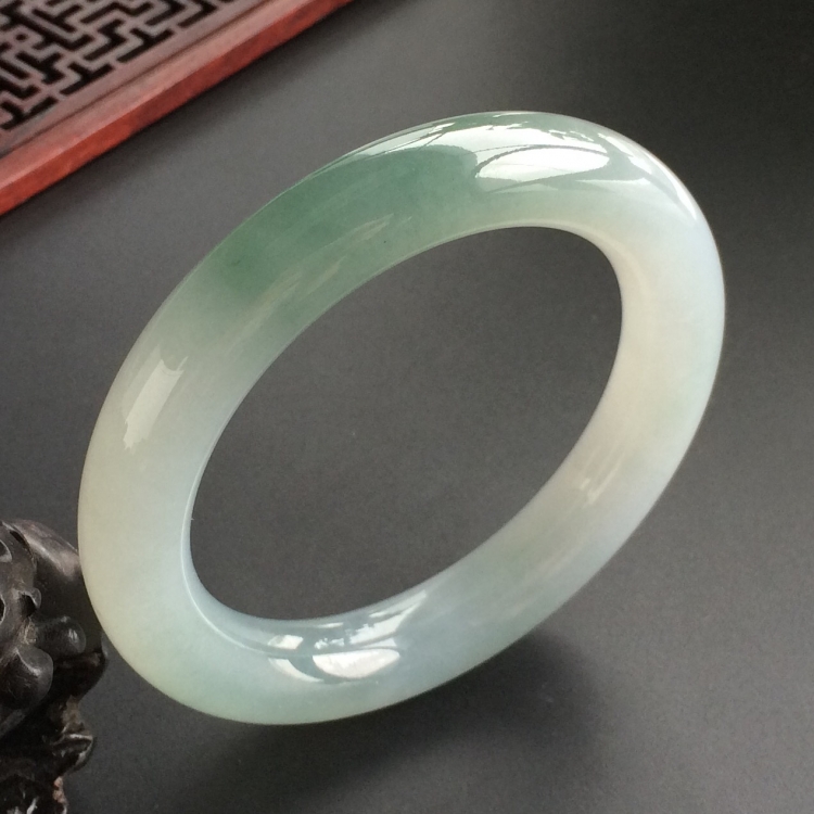 (超值推荐)糯冰种晴水圆条手镯(56.6mm)