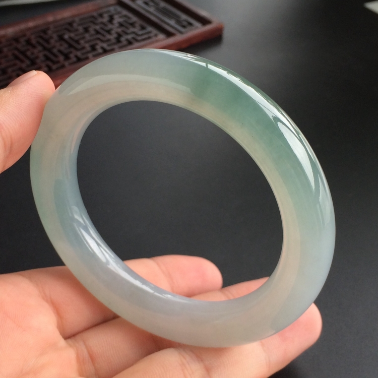 (超值推荐)糯冰种晴水圆条手镯(56.6mm)