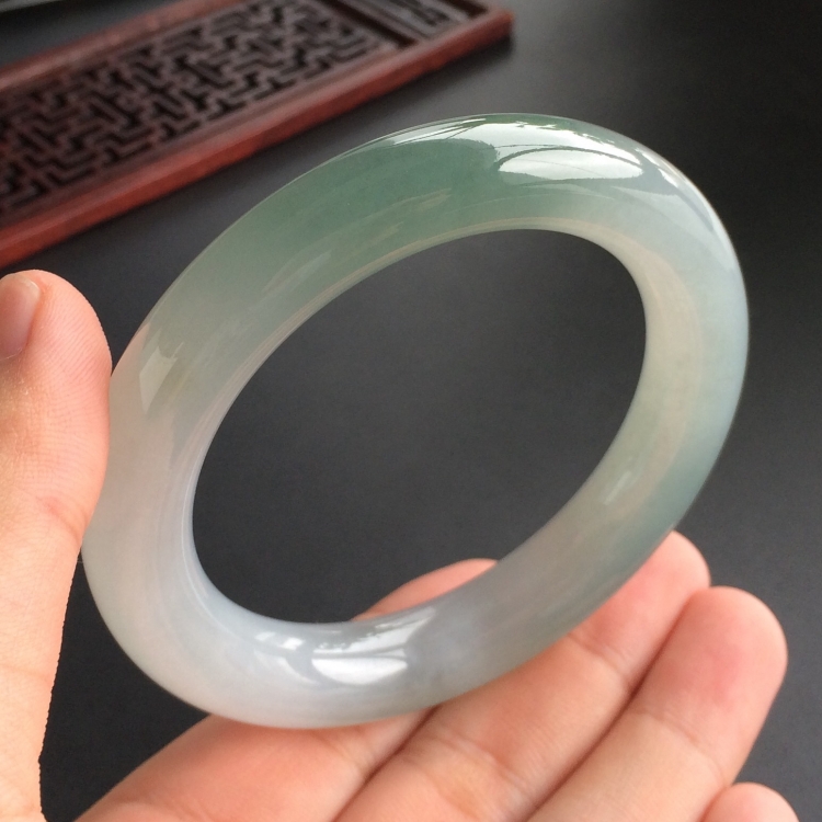 (超值推荐)糯冰种晴水圆条手镯(56.6mm)