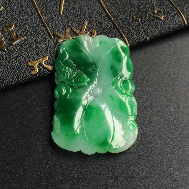 (超值推荐)糯冰种飘翠连年有余挂件