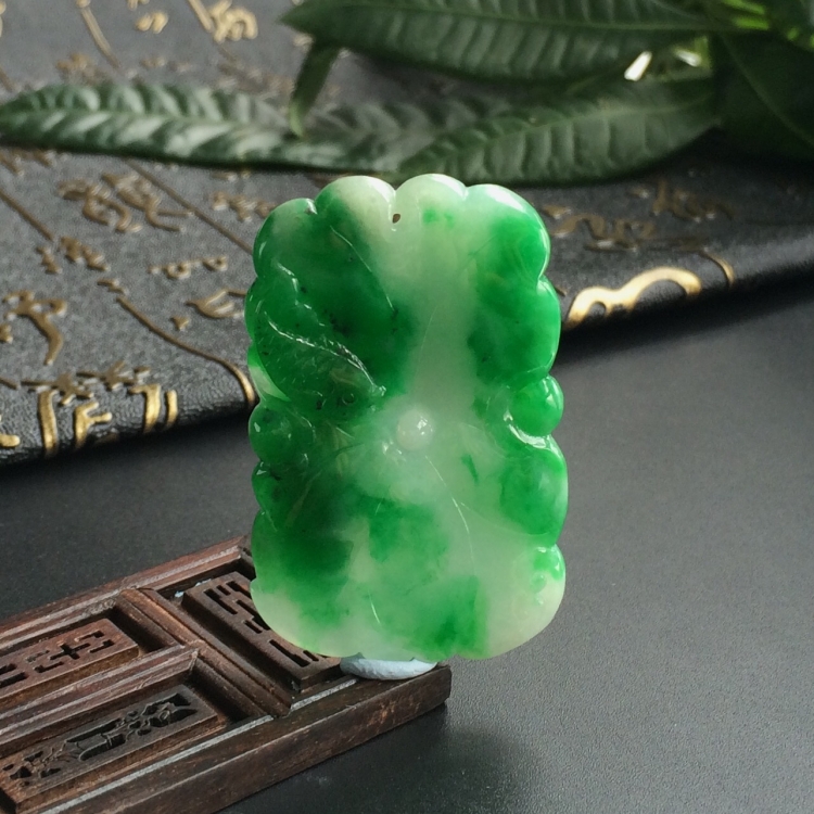 (超值推荐)糯冰种飘翠连年有余挂件
