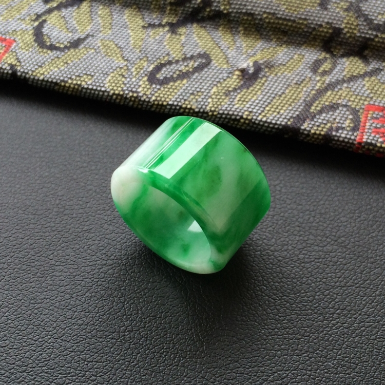 (超值推荐)糯冰种飘翠路路通挂件